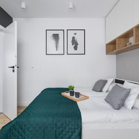 Elegant Apartment In Cracow With Balcony, Parking And Desk By Noclegi Renters Kraków Eksteriør billede