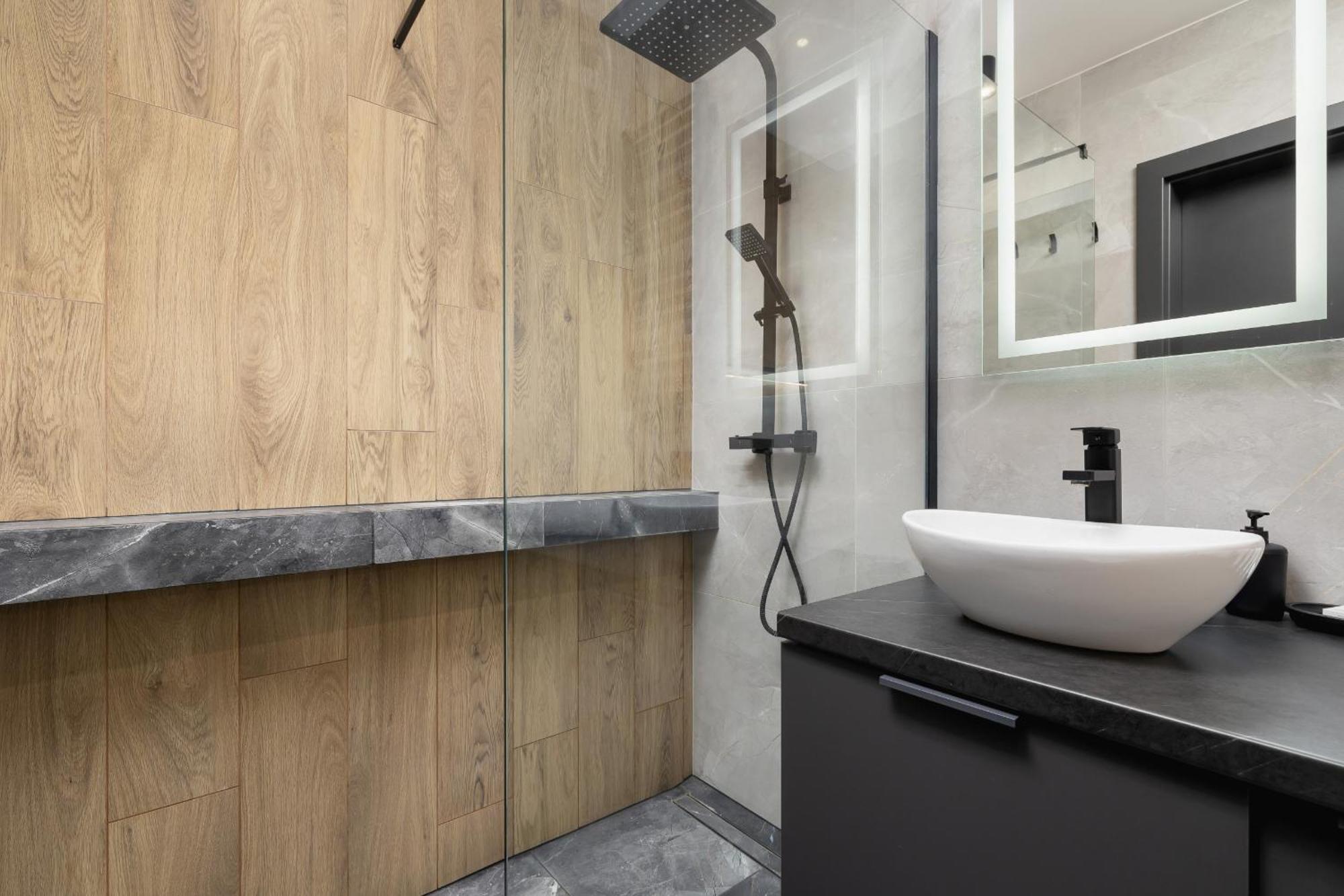 Elegant Apartment In Cracow With Balcony, Parking And Desk By Noclegi Renters Kraków Eksteriør billede