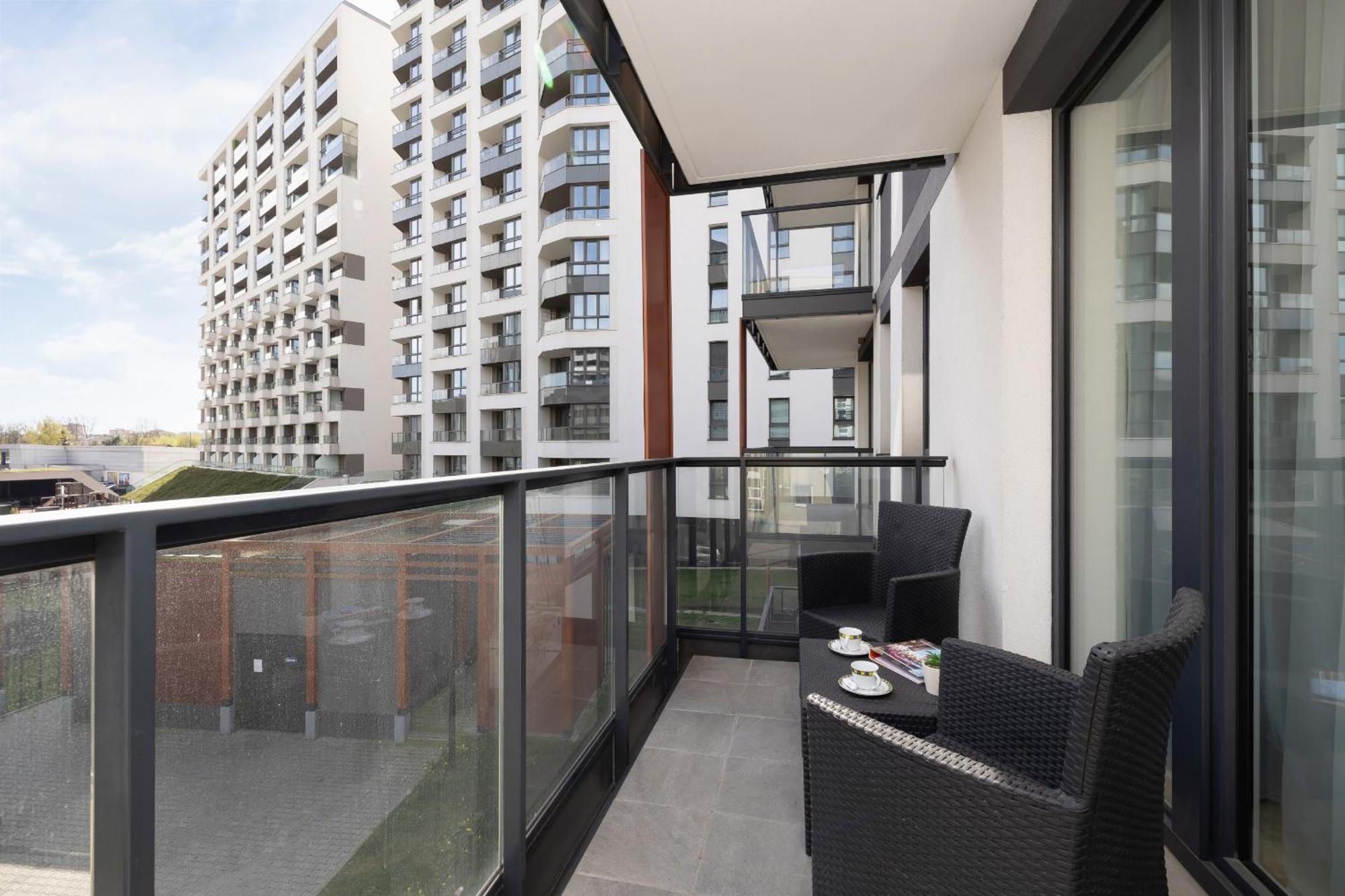 Elegant Apartment In Cracow With Balcony, Parking And Desk By Noclegi Renters Kraków Eksteriør billede
